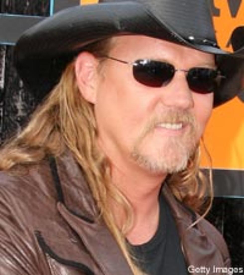 Trace Adkins Helps Police Officer Get a &#8216;Makeover&#8217;
