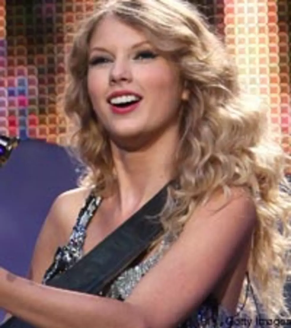 Taylor Swift Makes Country Radio History