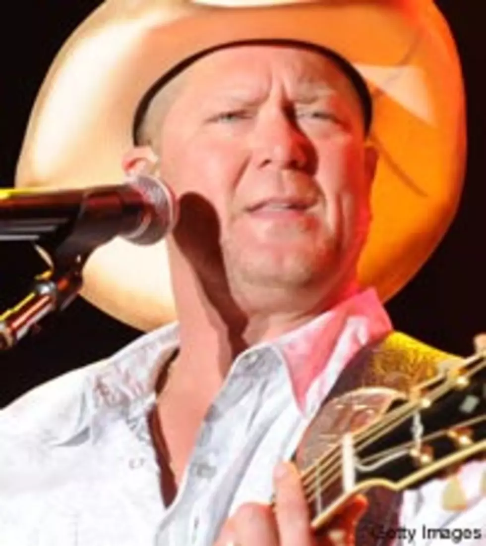 Tracy Lawrence Hits the Books for Inspiration