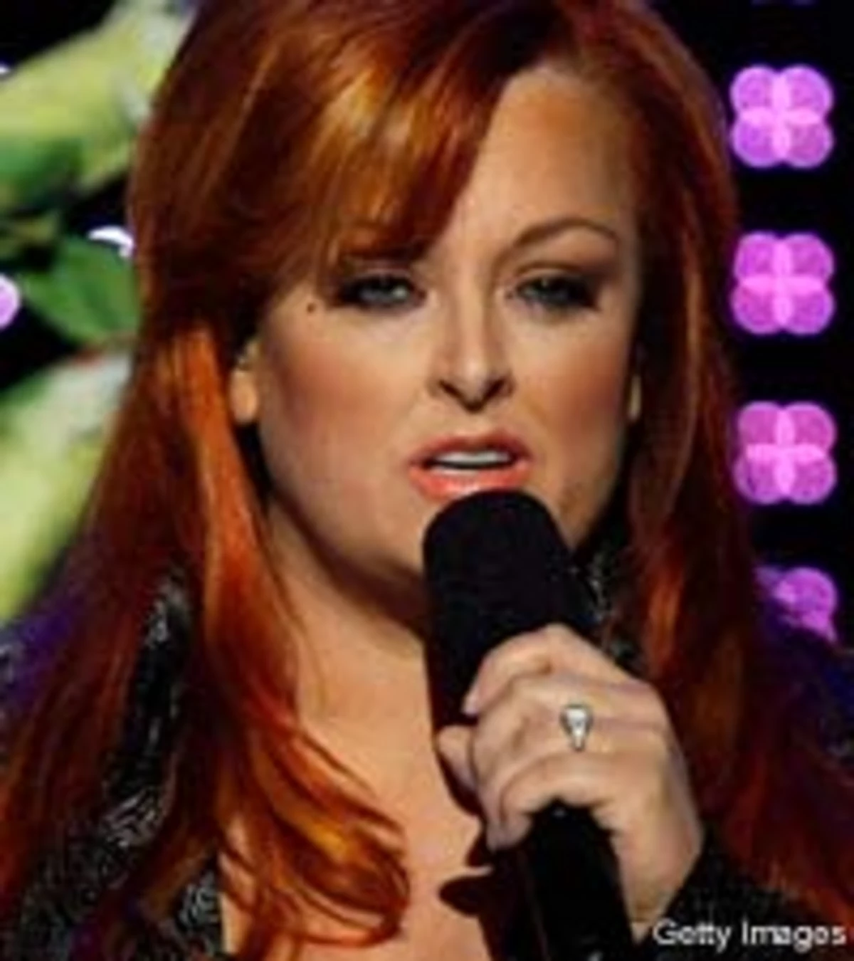 Wynonna Performs for ‘Army Wives’