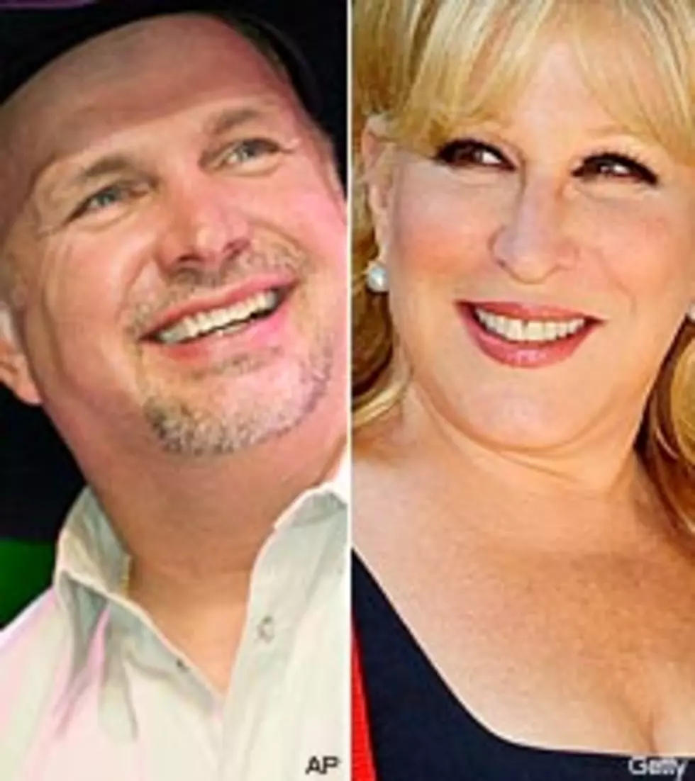 Garth Brooks Gets Thumbs-Up From Bette Midler