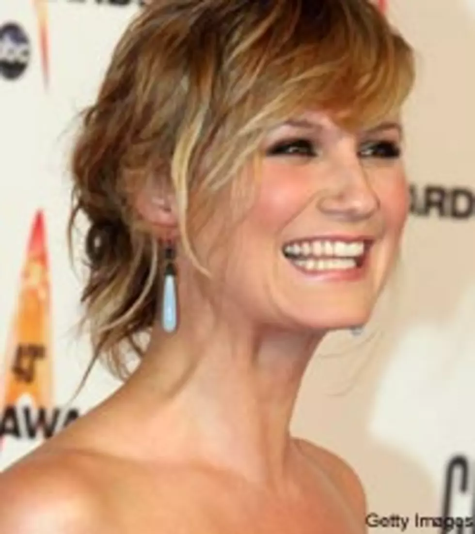 Sugarland&#8217;s Jennifer Nettles Steers Clear of &#8216;Crazy Town&#8217;