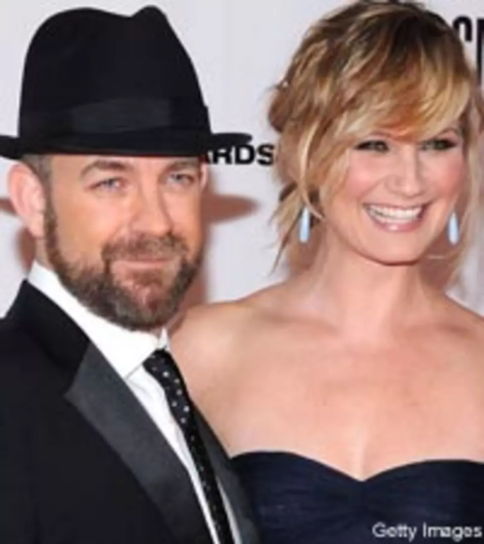 Sugarland Share Christmas Joy &#8230; and a Little &#8216;Torture&#8217;