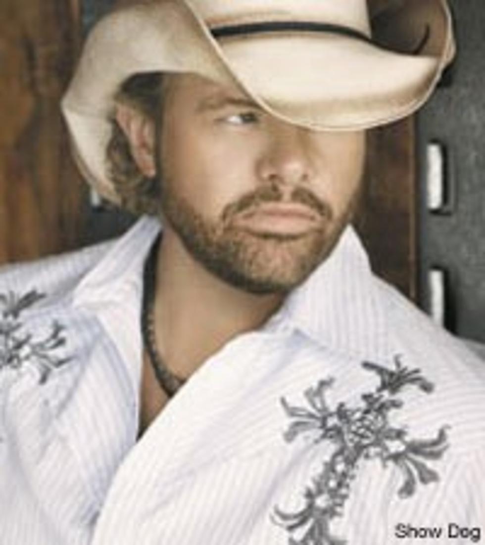 Toby Keith Makes &#8216;Strong&#8217; Fashion Statement