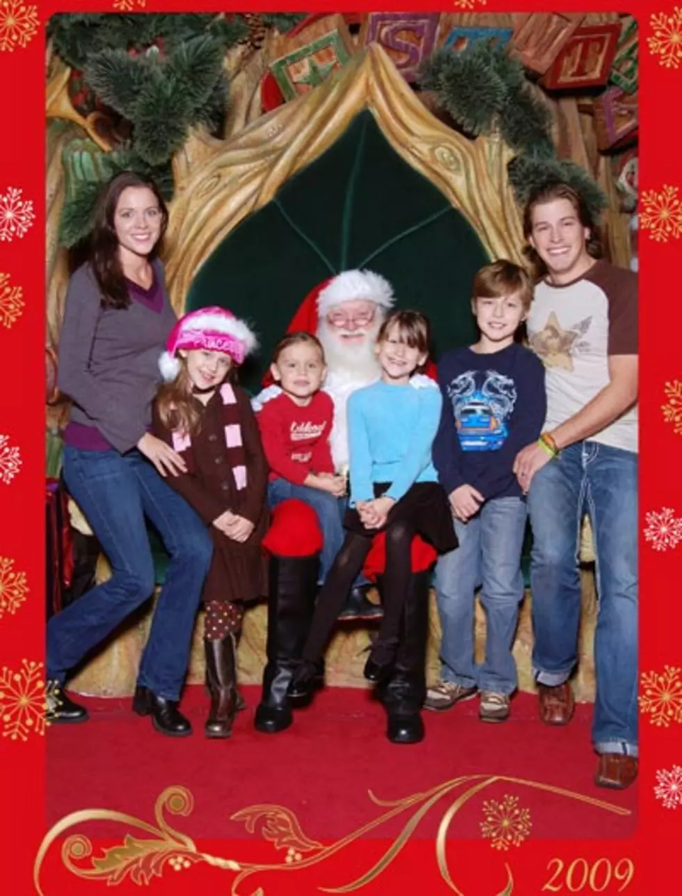 Jason Michael Carroll Shares Family Christmas Photo