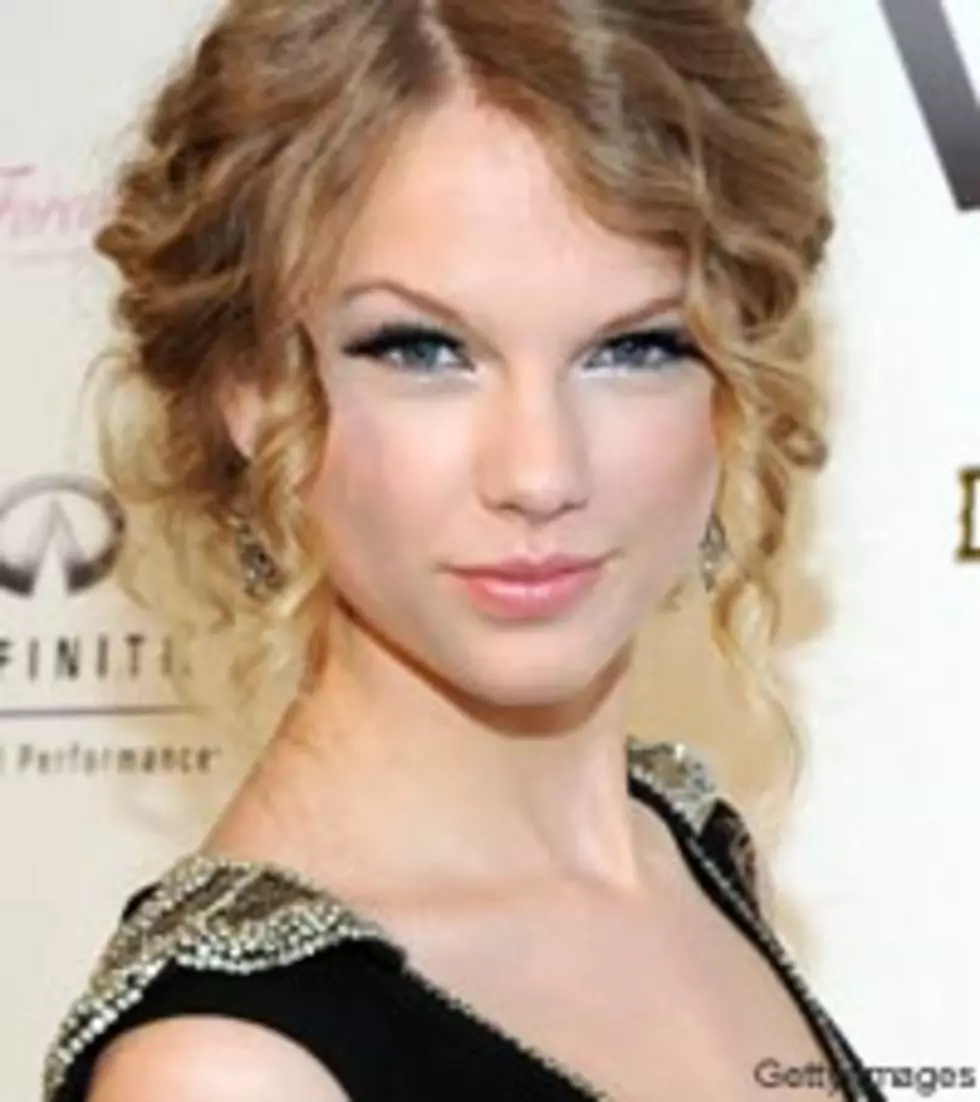 Taylor Swift &#8216;Clicks&#8217; With Curious Web-Surfers
