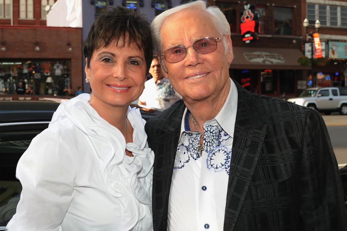 George + Nancy Jones -- Country's Greatest Love Stories