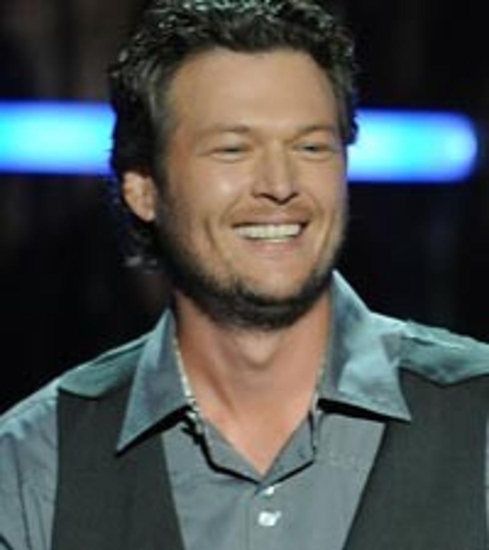 Blake Shelton Freezing His Six-Pak?