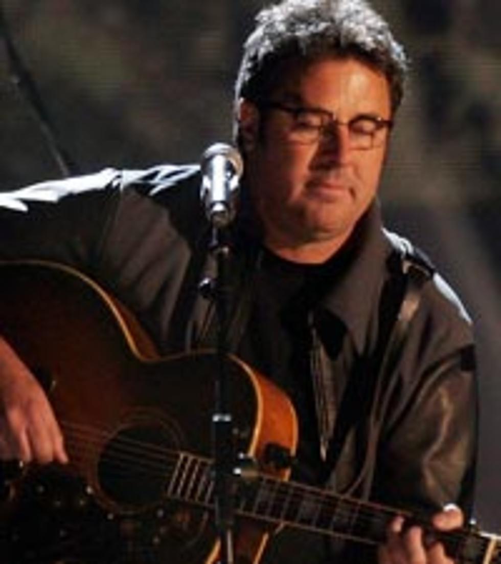 Vince Gill to Perform Free Concert for Florida&#8217;s Gulf Coast