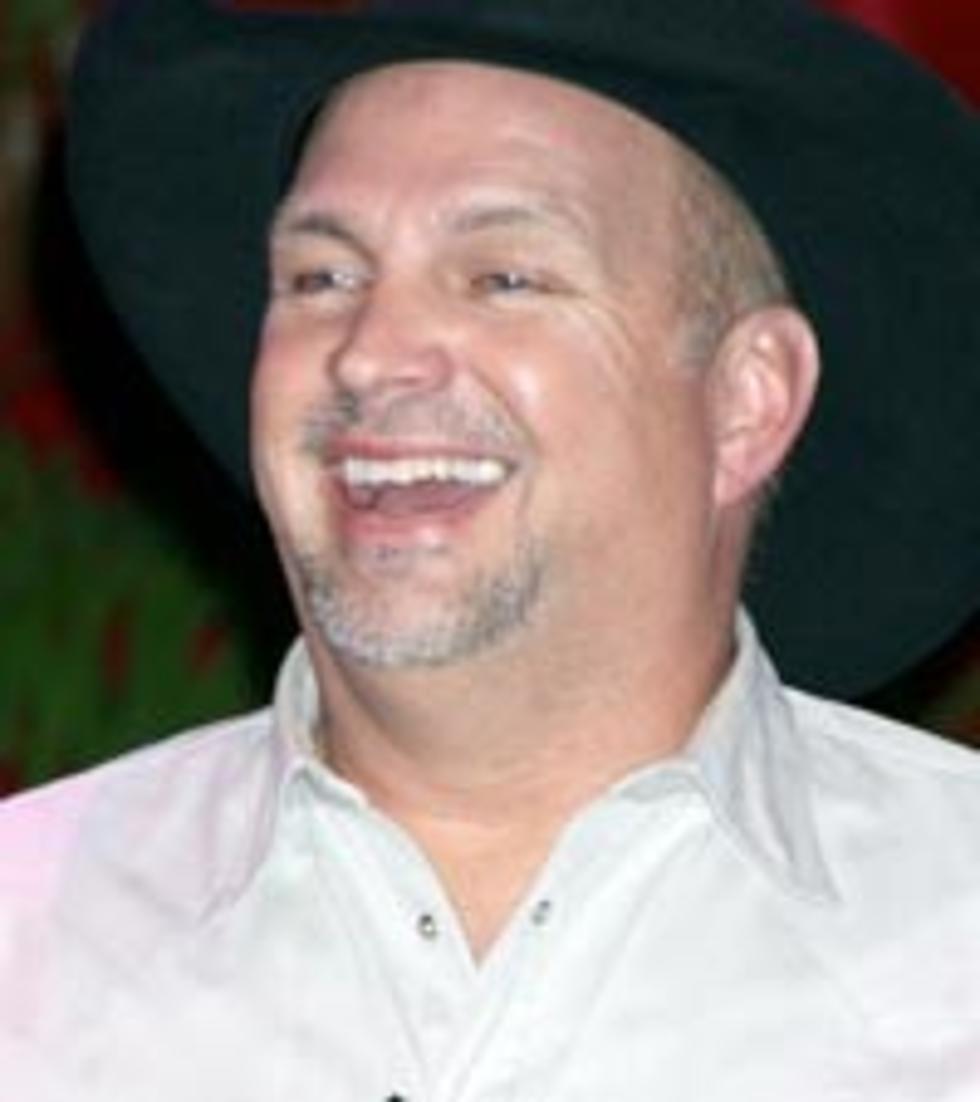 Garth Brooks Helps Hammer Home Happiness for a Family