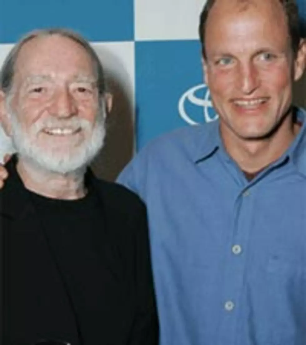 Willie Nelson, Woody Harrelson Host Texas Hold ‘Em for Charity