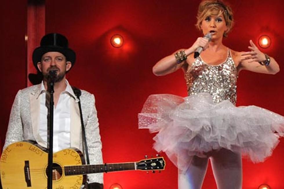 Sugarland Perform Outside the Box on the CMA Awards