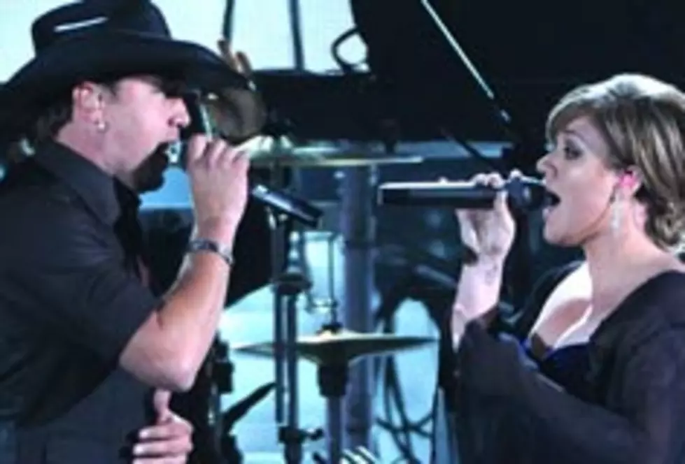 Jason Aldean &amp; Kelly Clarkson &#8216;Stay&#8217; at No. 1 for a Third Week