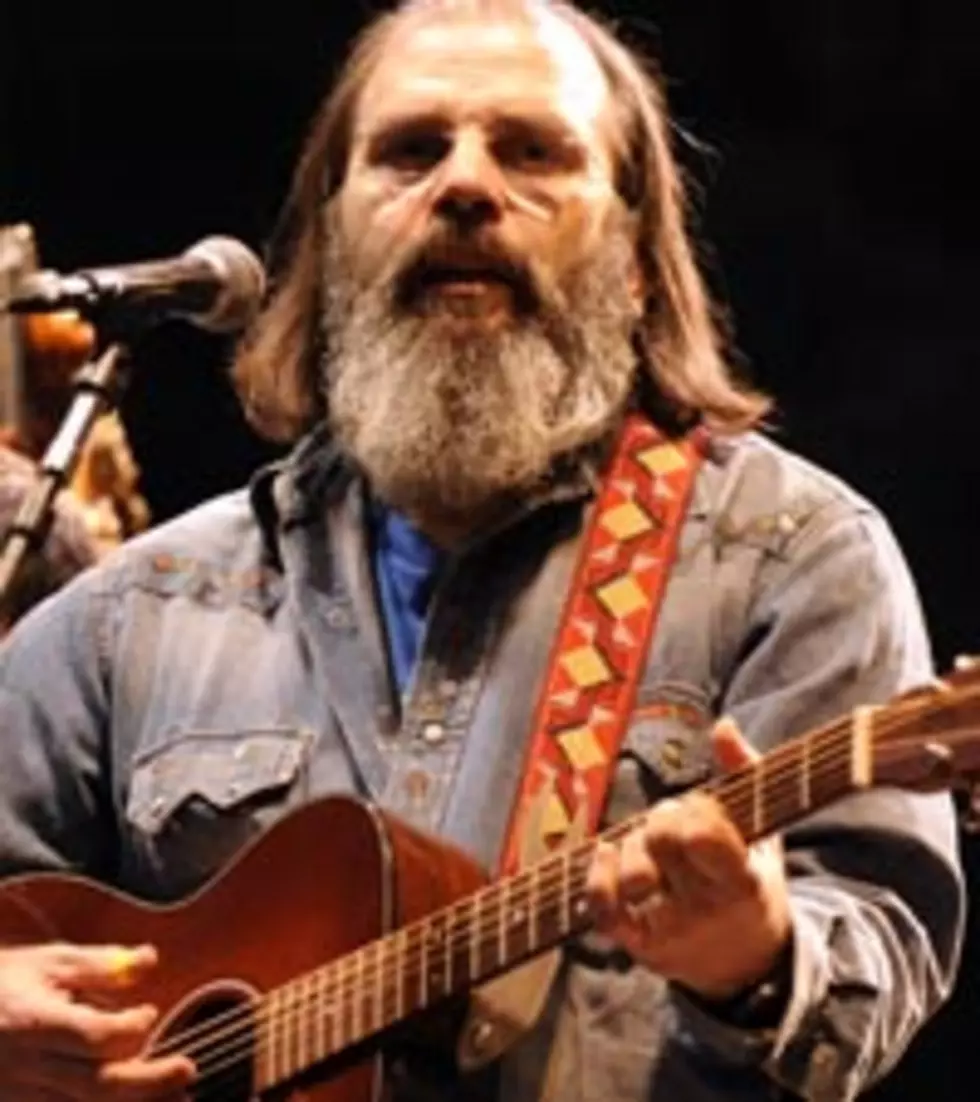 Steve Earle Releases Music to Raise Money for Union Workers