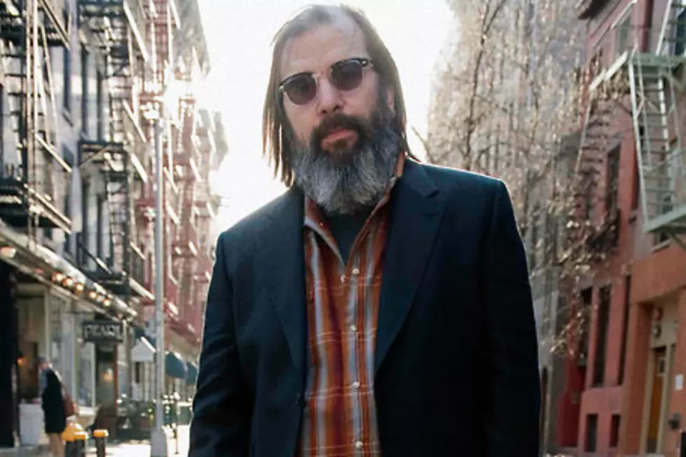 Steve Earle Finds Himself More ‘Alive’ Than Ever