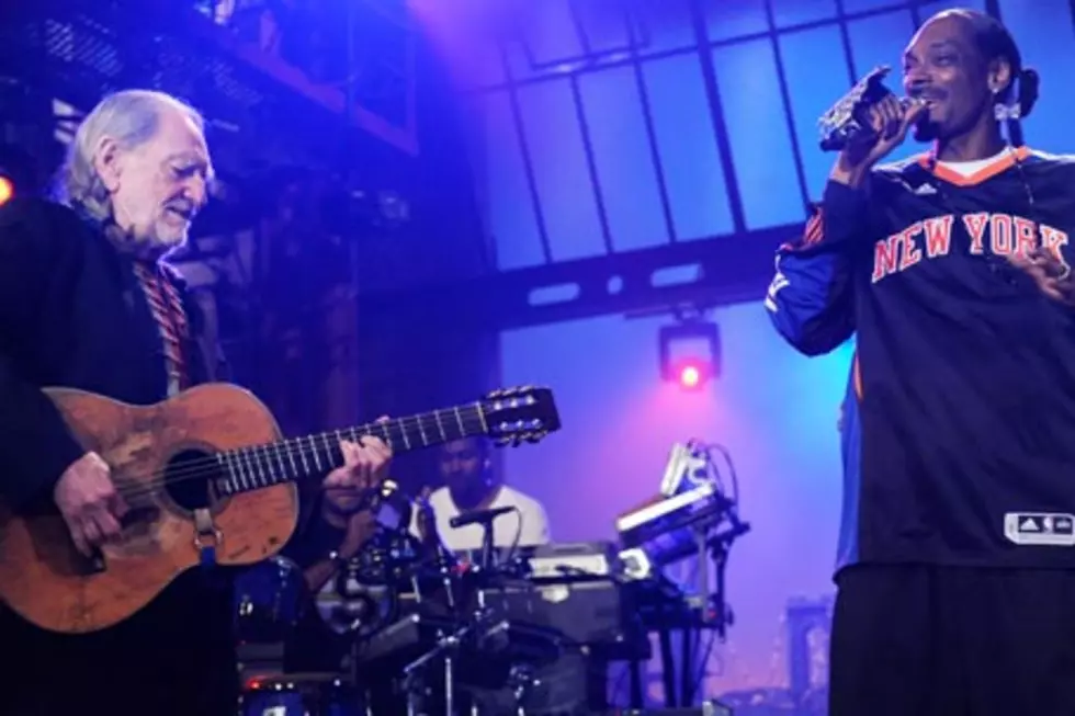 Willie Nelson Surprises Snoop Dogg Fans: Photo of the Week