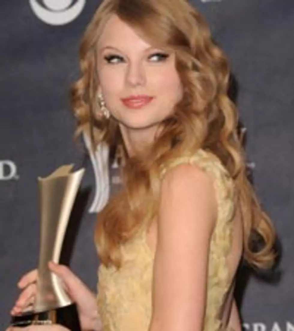 Taylor Swift Gives Props to Fellow Entertainers