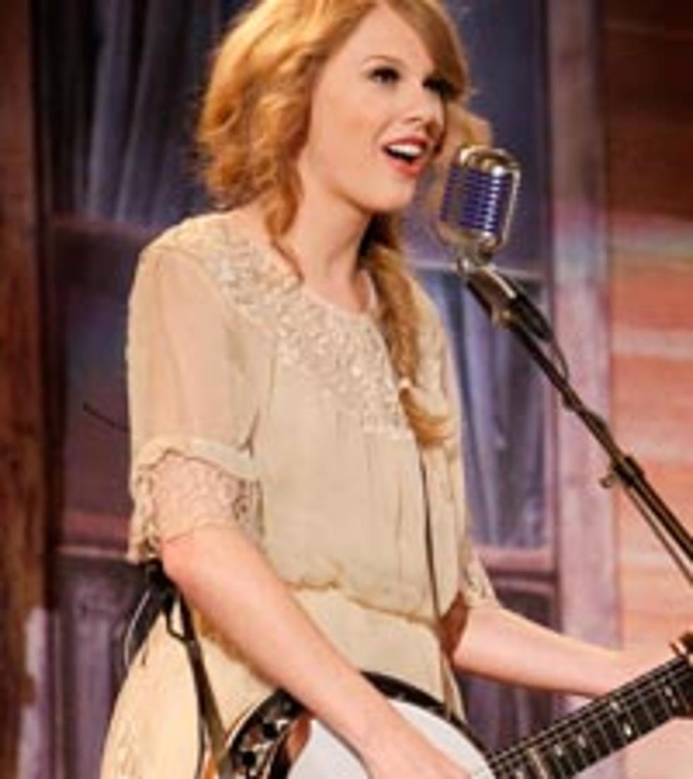 Taylor Swift Puts on Her Best Dress (Rehearsal) to Help Tornado Victims