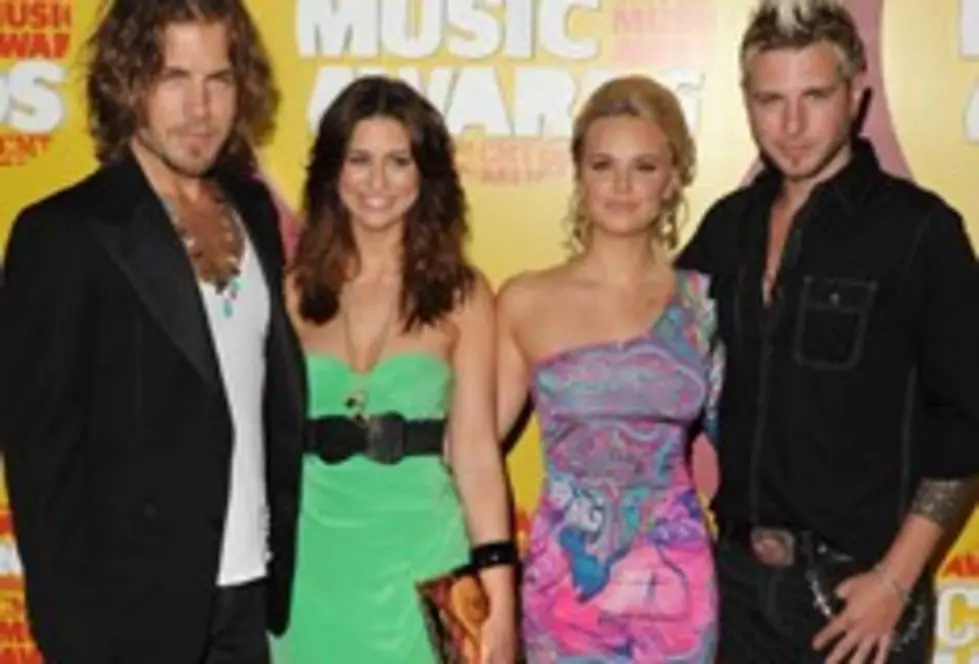 Gloriana Offer Free Download of ‘Soldier Song’