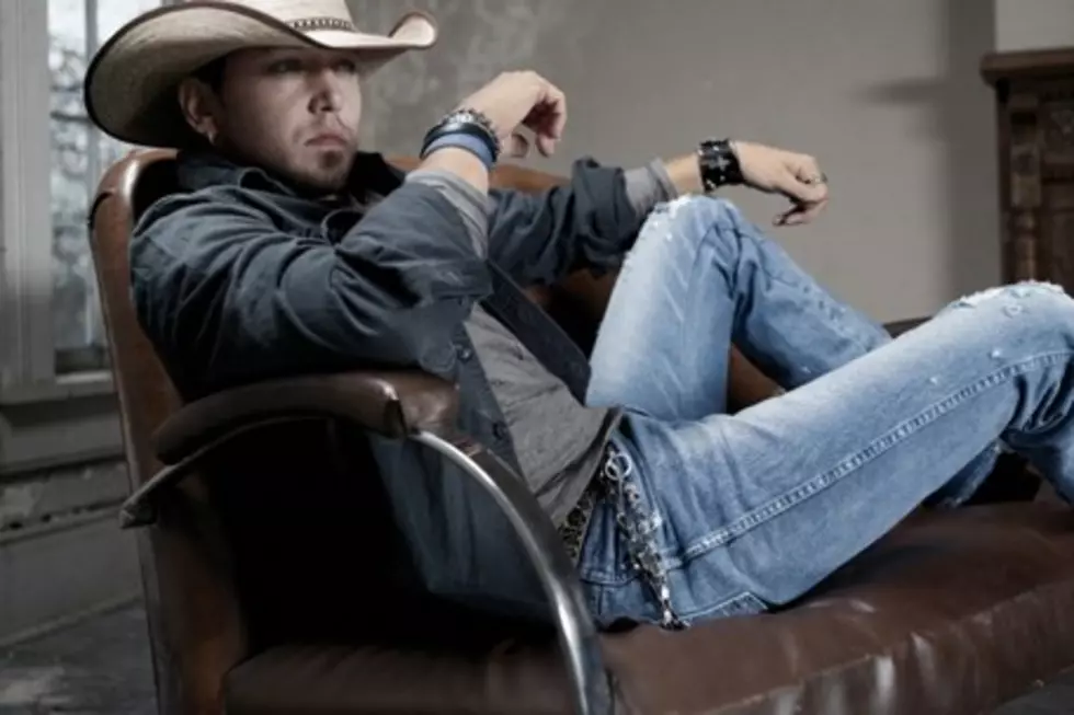 Jason Aldean&#8217;s Fans Follow Him Down a &#8216;Dirt Road&#8217;