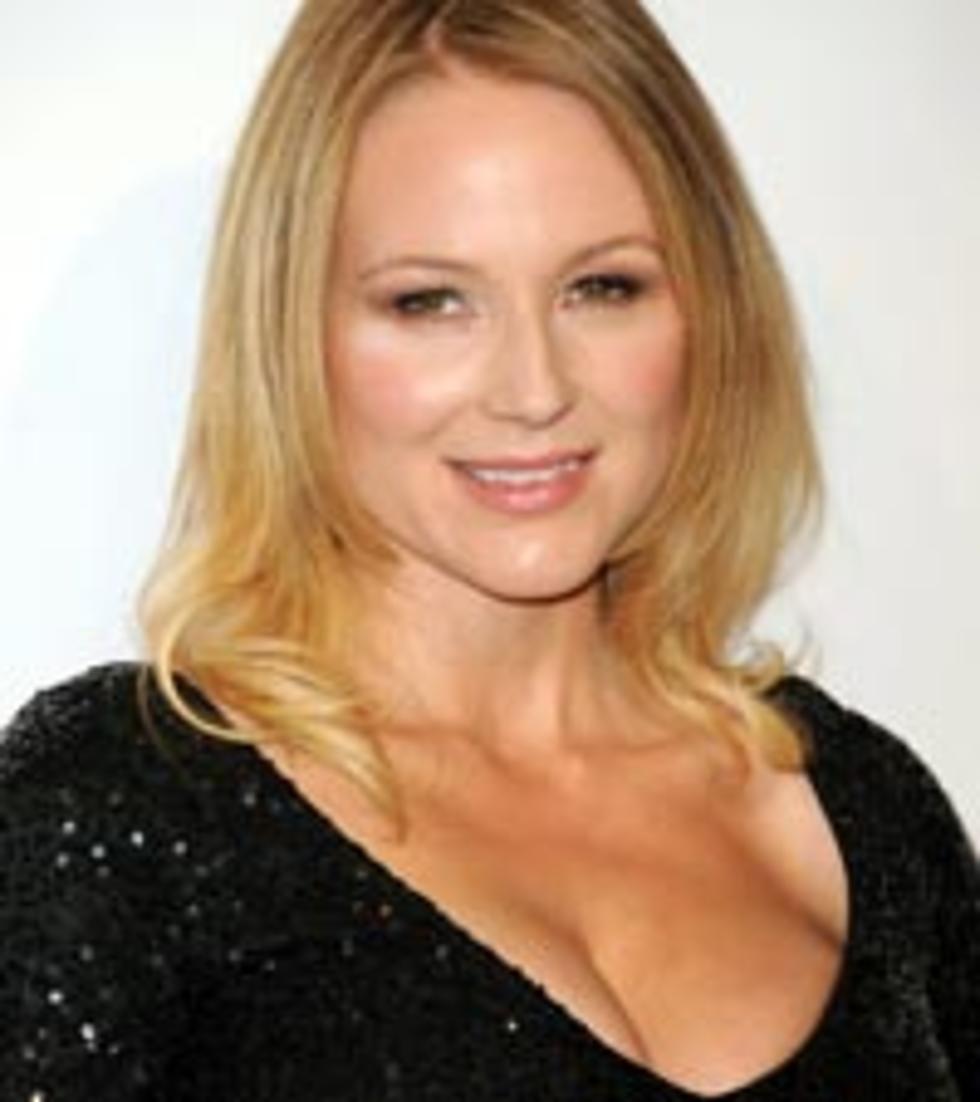 Jewel Donates Bras to Moms in Need