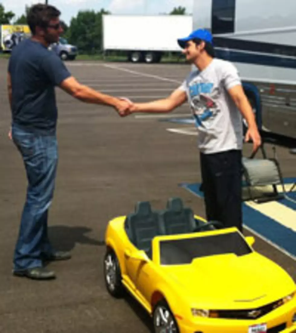 Brett Eldredge Gives Brad Paisley a Car!