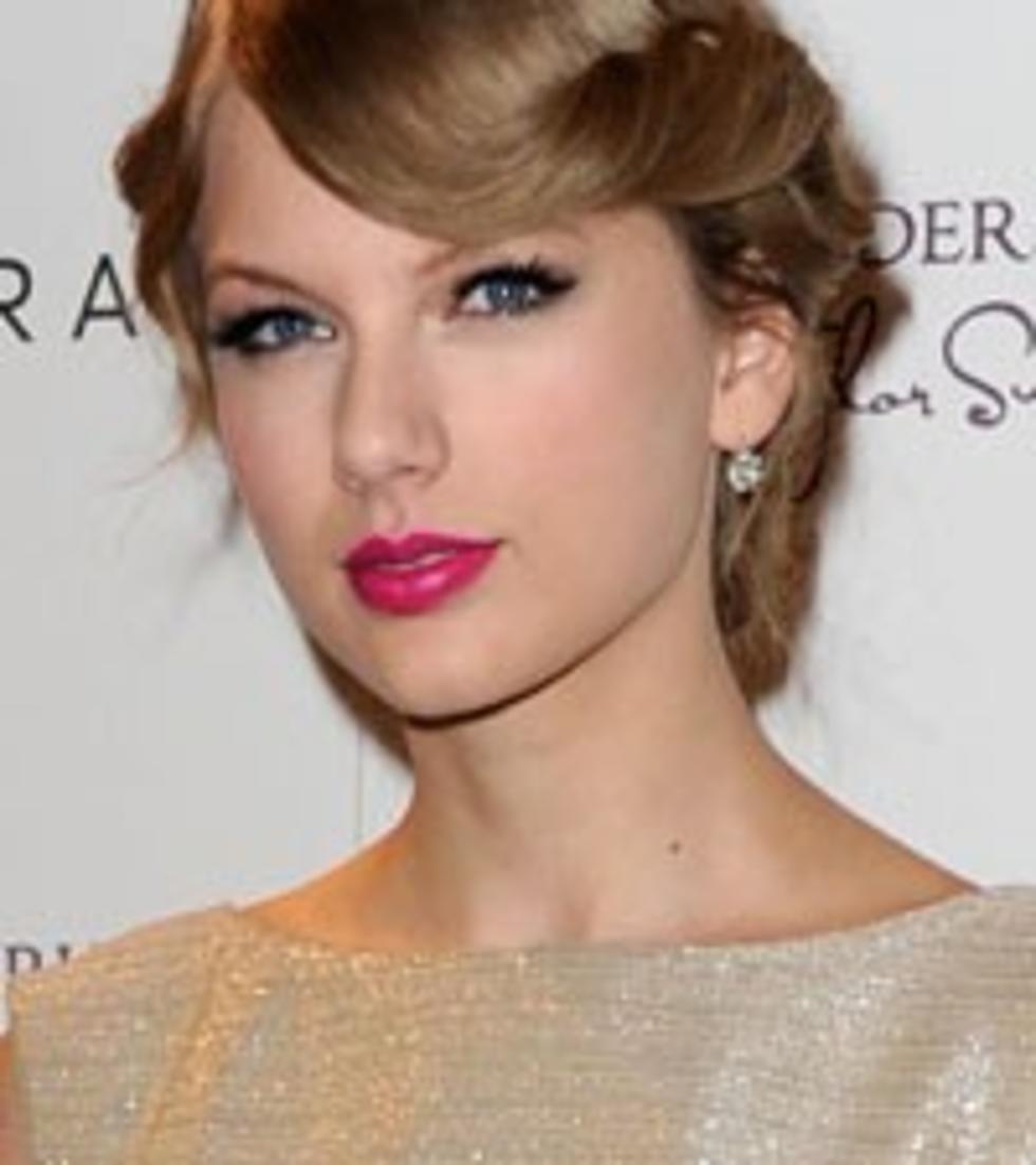 Taylor Swift Excited About &#8216;Surprise Projects&#8217; in 2012