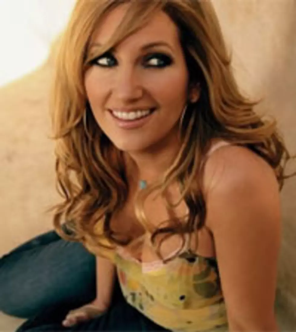 Lee Ann Womack, Little Big Town Offer &#8216;Holiday Notes From Home&#8217;