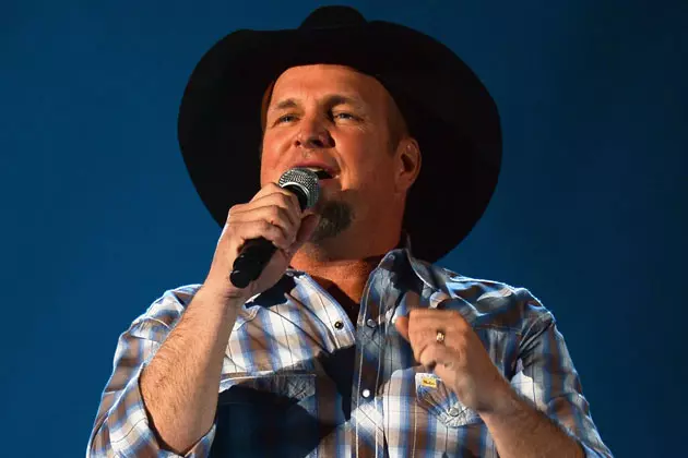 Garth Brooks Topped the Charts for the First Time 26 Year Ago Today [VIDEO]