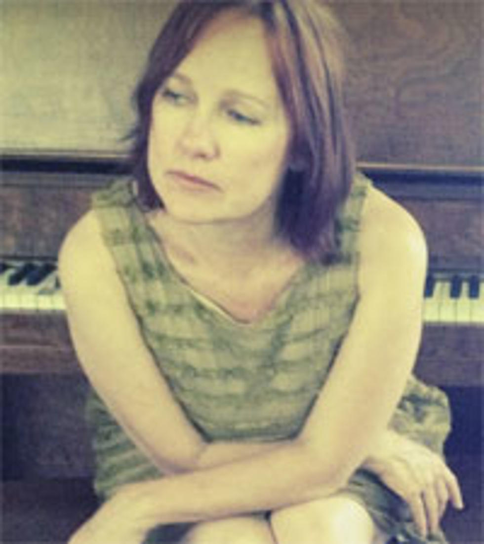 Iris DeMent Album, &#8216;Sing the Delta,&#8217; Set for October Release