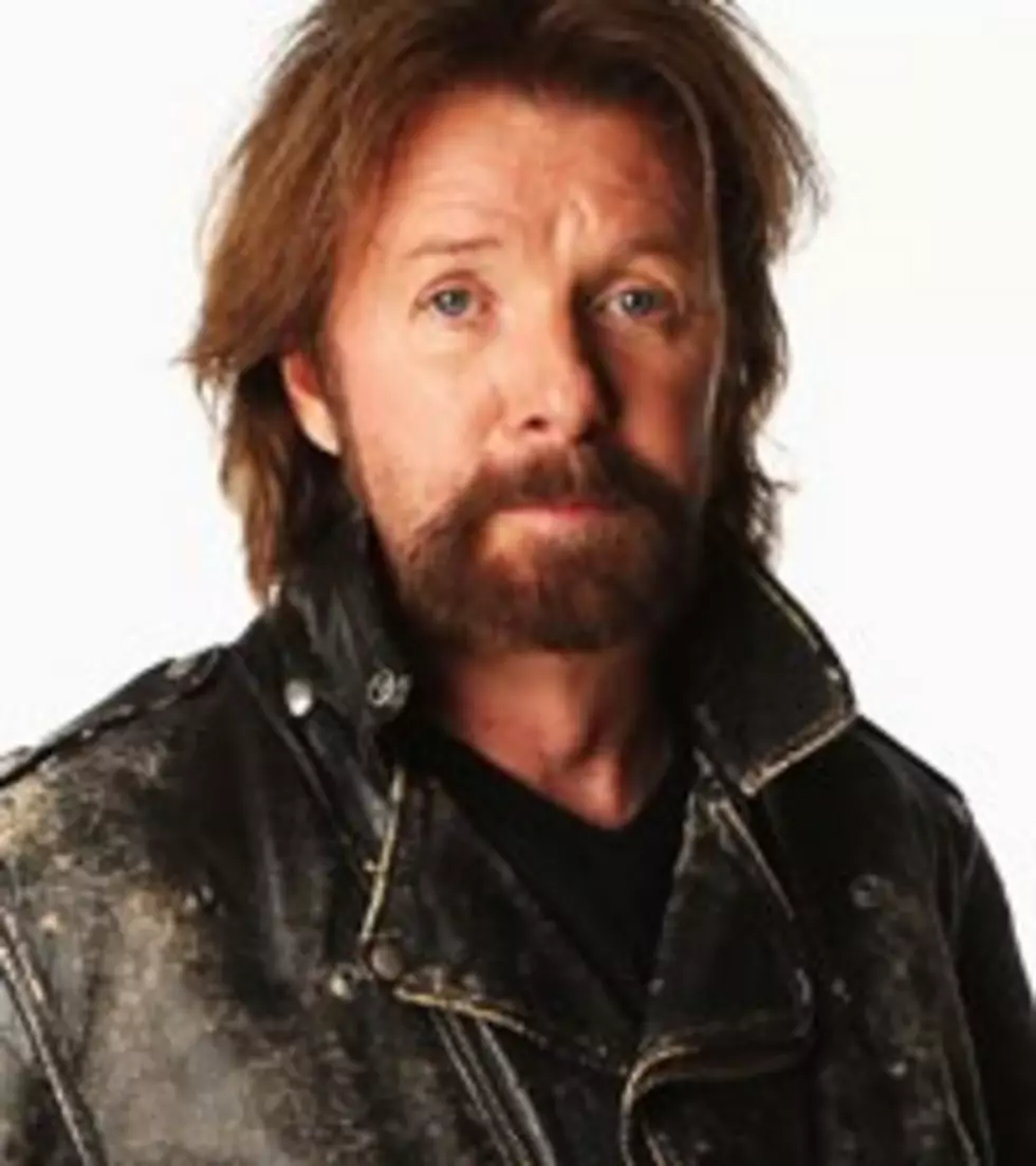 Ronnie Dunn Serves Lunchtime Tribute to Oklahoma Heroes