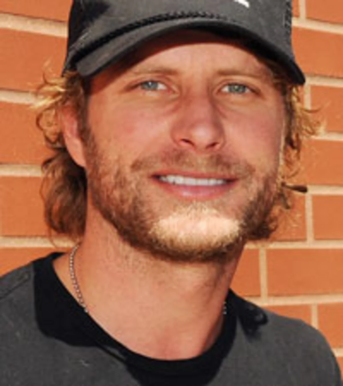Dierks Bentley Discovers a New Way to Fly