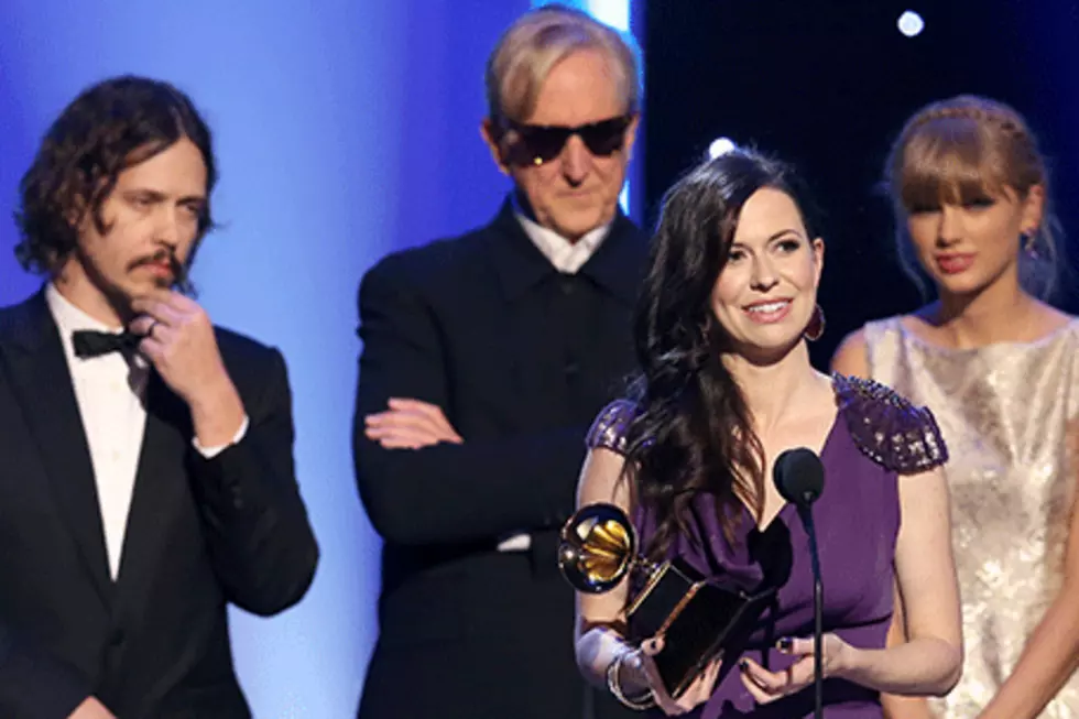Taylor Swift wins for her Hunger Games penned song with the Civil