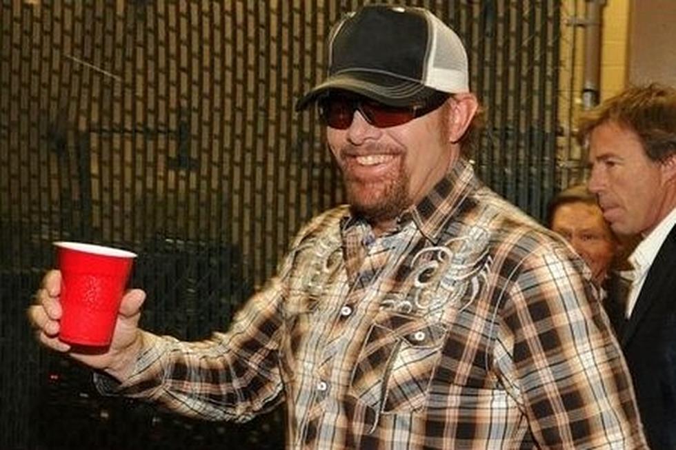Toby Keith Buying Fans &#8216;Drinks After Work&#8217;