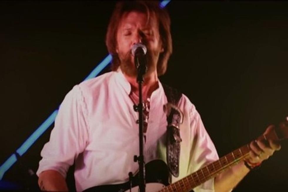 Ronnie Dunn Surprises Nashville Crowd With Rooftop Gig and Flash Mob