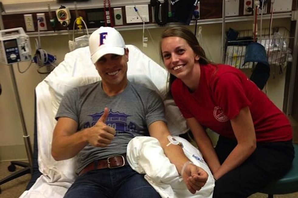 News Roundup &#8211; Dustin Lynch Hospitalized, Kelly Clarkson Shares Engagement Photo