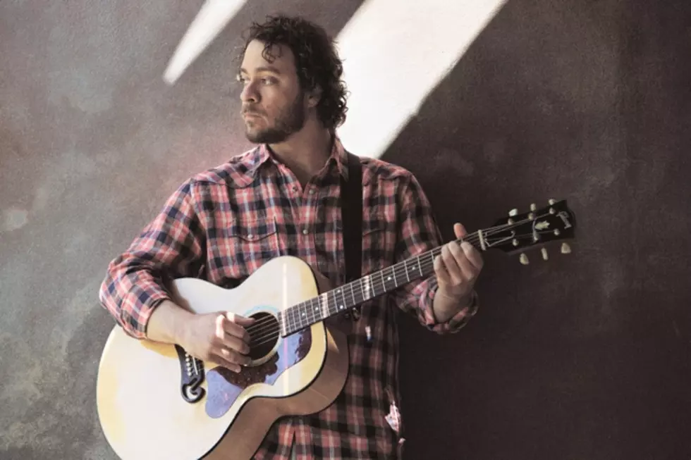 Amos Lee Premieres Video for 'The Man Who Wants You'