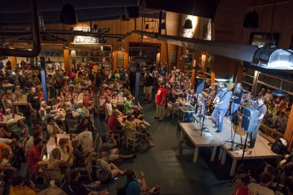 Rodney Atkins Won't Let Rain Cancel His Show