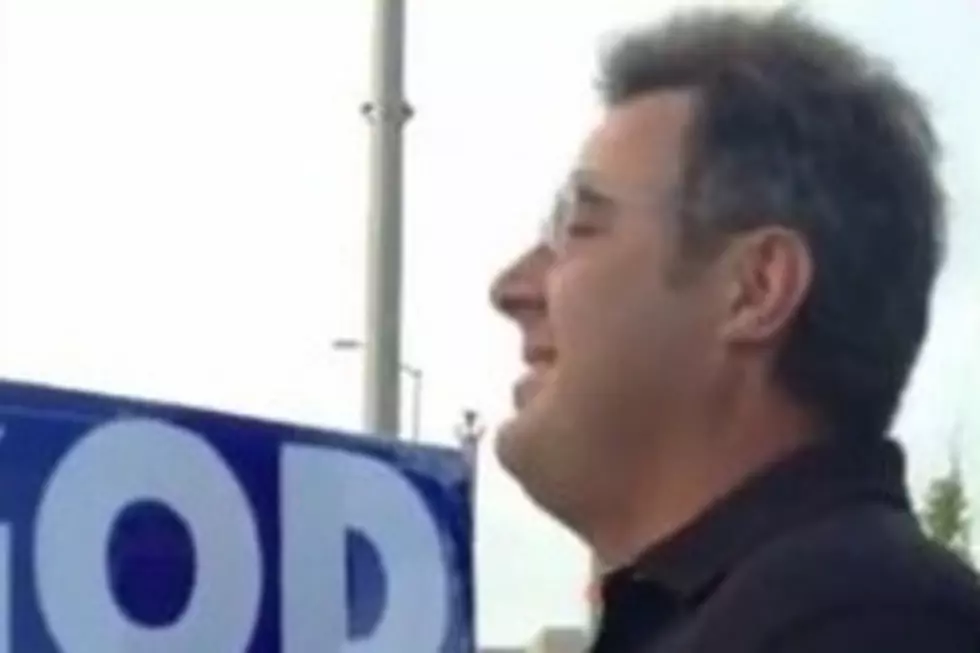 Vince Gill Confronts Westboro Baptist Church Protesters [NSFW]