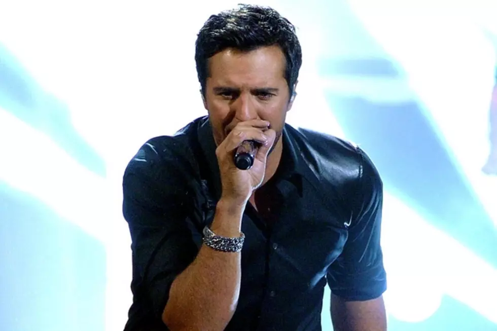 Luke Bryan Brings Down AMA House With &#8216;That&#8217;s My Kind of Night&#8217;