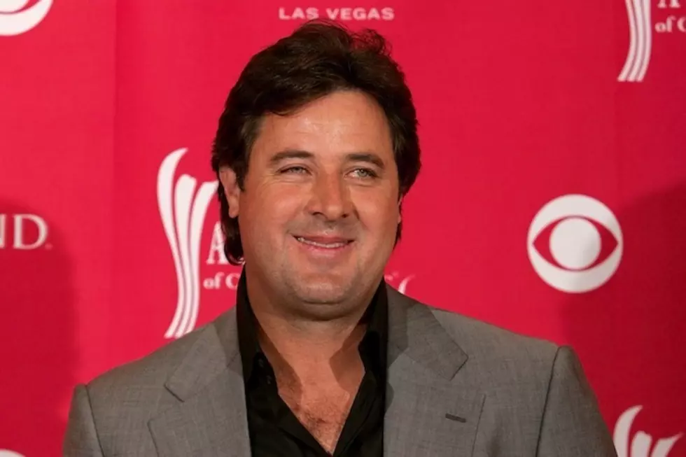 Vince Gill to Receive CRB Career Achievement Award