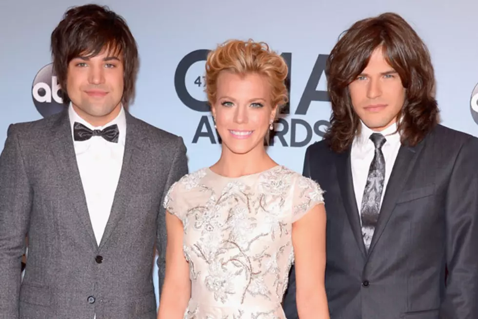 The Band Perry Fill the CMA Stage With &#8216;Don&#8217;t Let Me Be Lonely&#8217; Performance [Video]
