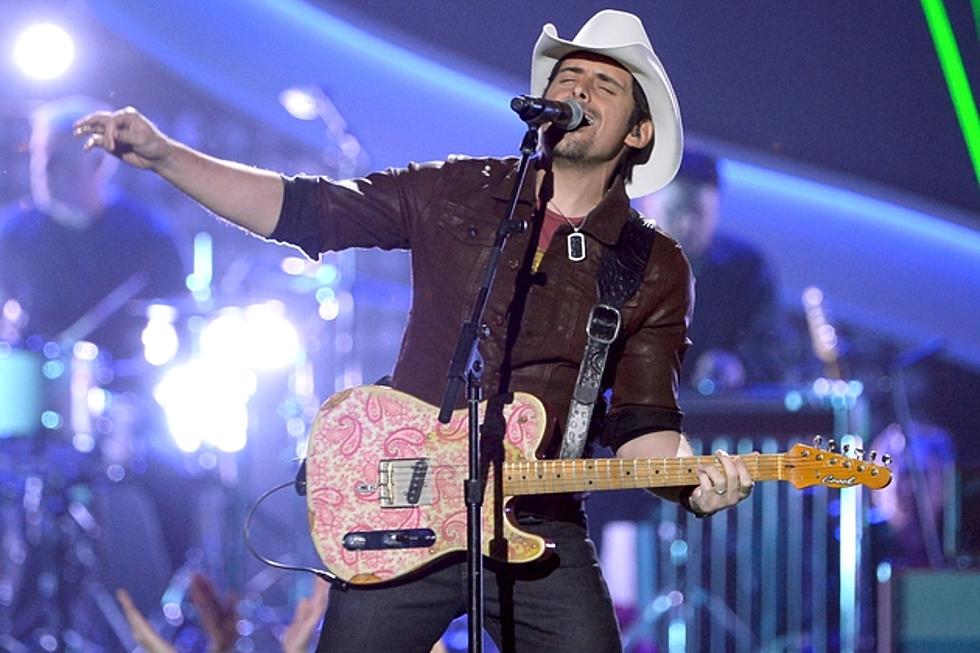 Brad Paisley Debuts &#8216;River Bank&#8217; at 2014 ACM Awards