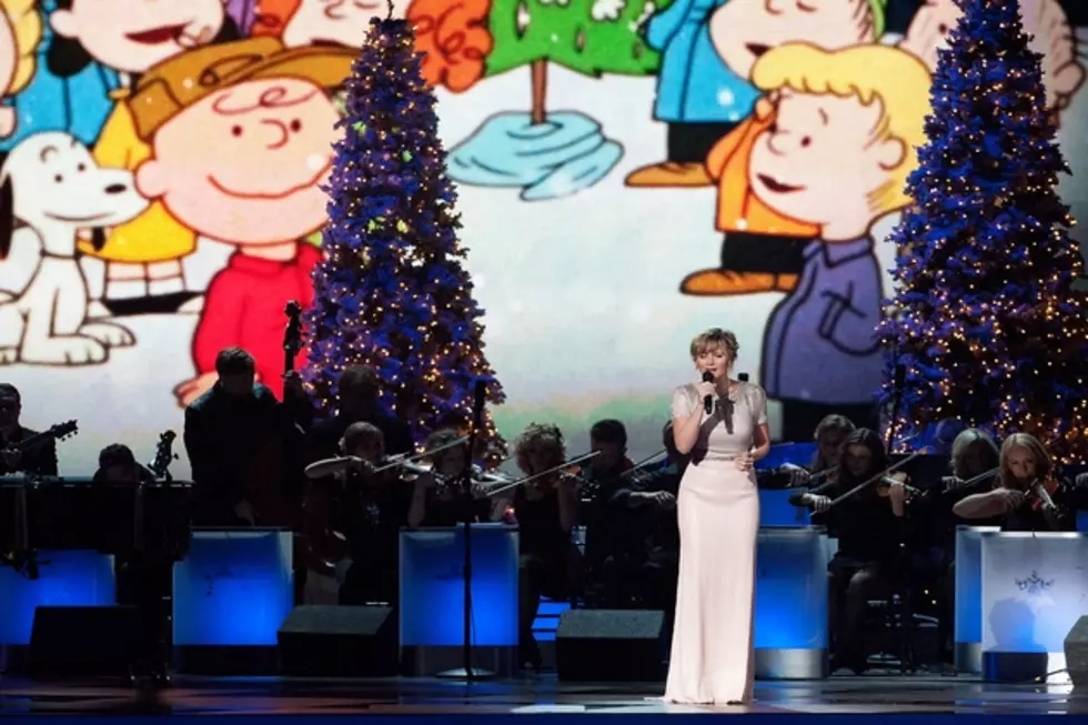 Jennifer Nettles Closes Out &#8216;CMA Country Christmas&#8217; With Peanuts Classic