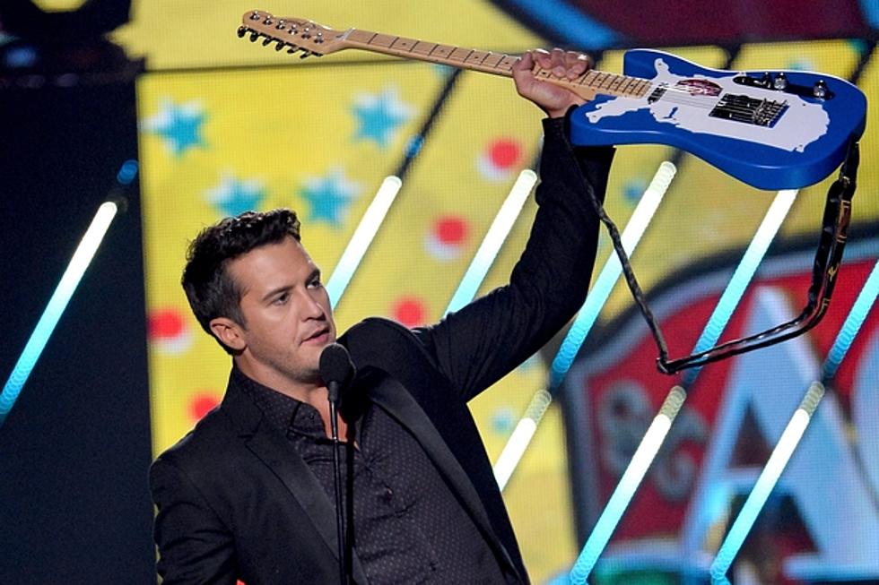 Luke Bryan Takes Home Artist of the Year at the 2013 American Country Awards