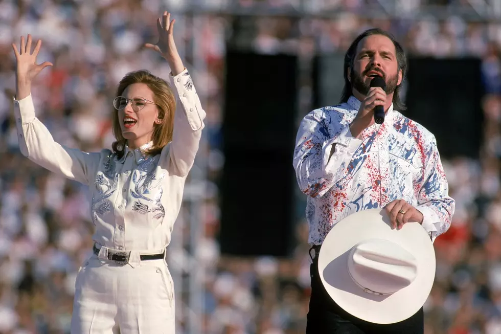 31 Years Ago: Garth Brooks Sings the National Anthem at Super Bowl XXVII