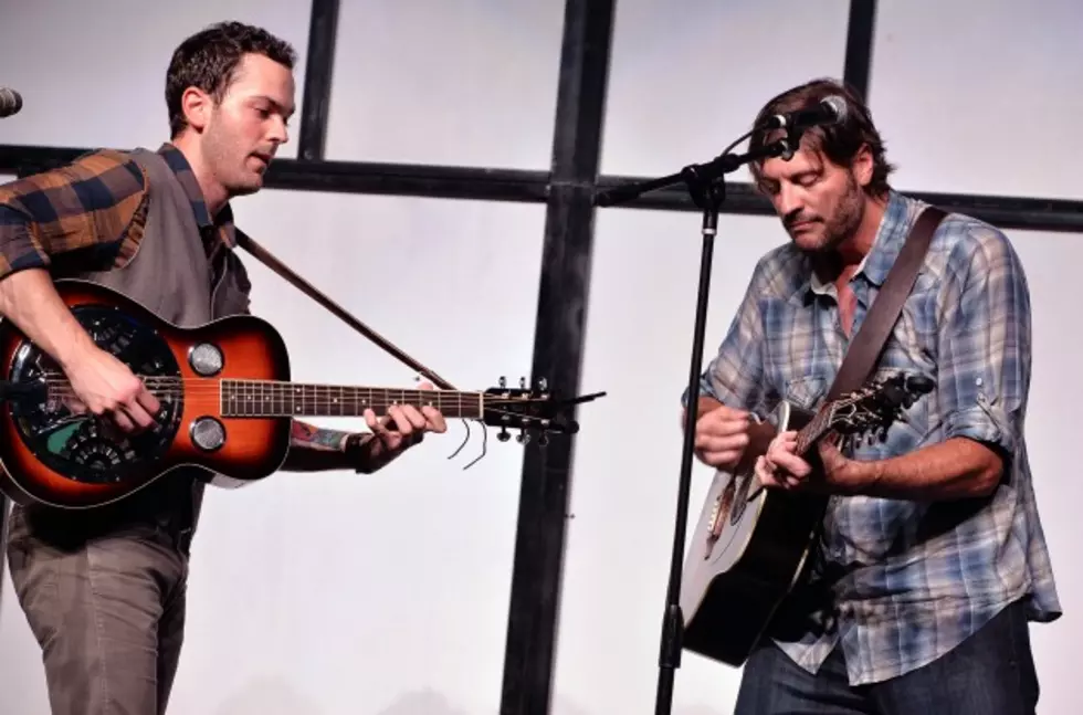 Ryan Kinder Shares the Story of a &#8216;Kiss Me When I&#8217;m Down&#8217; Sing-a-Long