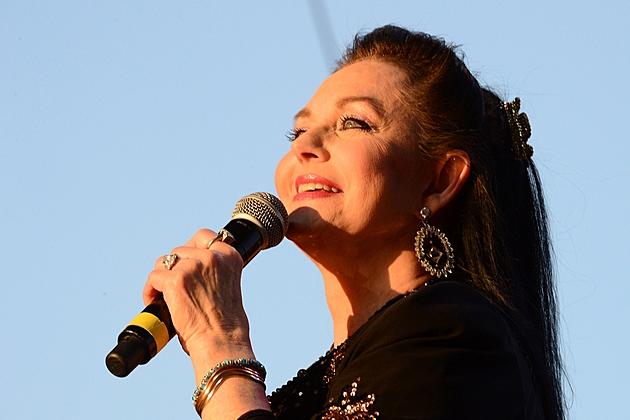 Crystal Gayle: Hearing Myself on the Radio for the First Time Was &#8216;a Huge Thrill&#8217;