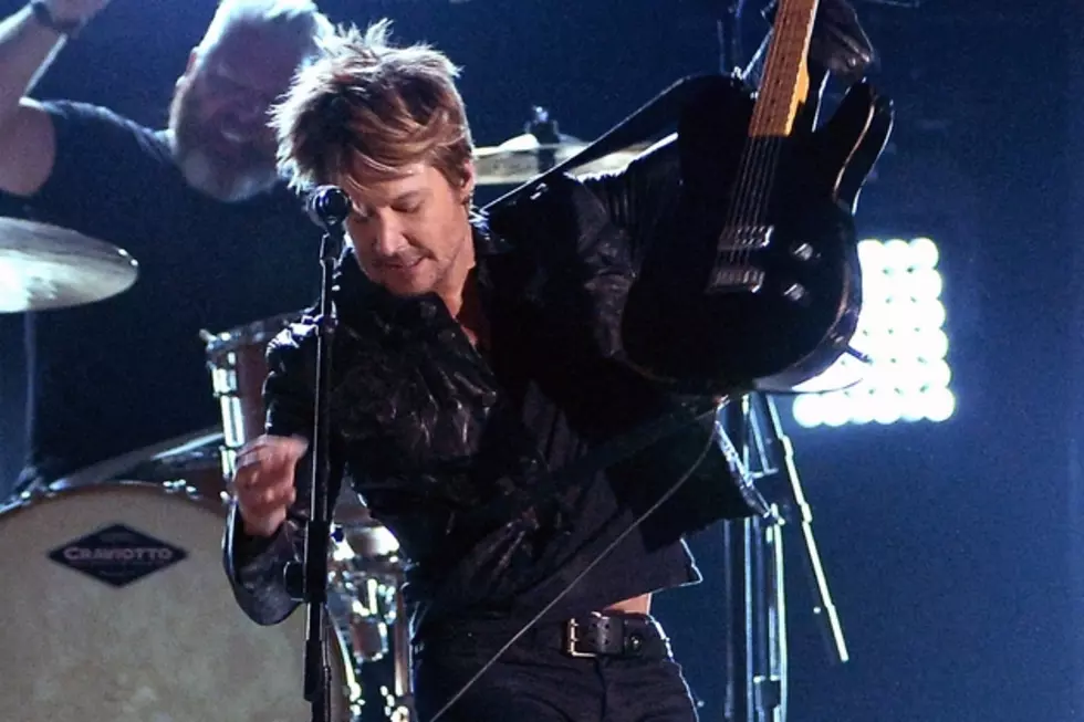 Keith Urban Performs &#8216;Even the Stars Fall 4 U&#8217; at 2014 ACM Awards [VIDEO]
