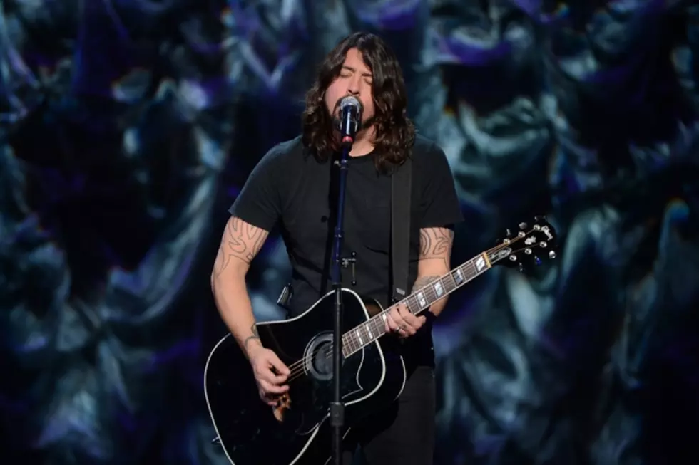 Dave Grohl Gives Surprise Acoustic Performance at Nashville&#8217;s Bluebird Cafe